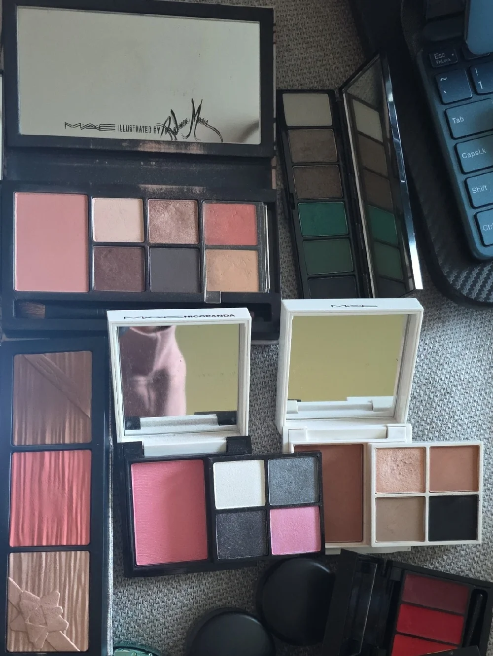 MAC Cosmetics Vintage Compacts And Colors - Picture 7 of 9